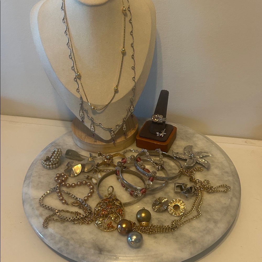 Beautiful Vintage Gold and Silver Jewelry Lot #1
Including sterling silver